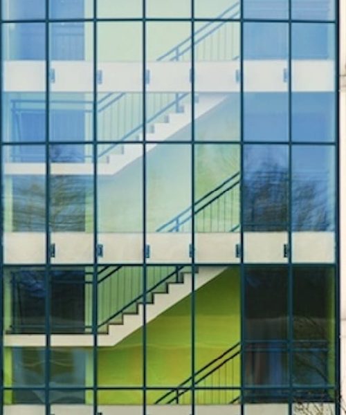 close-cleaning-stair-cleaning-3